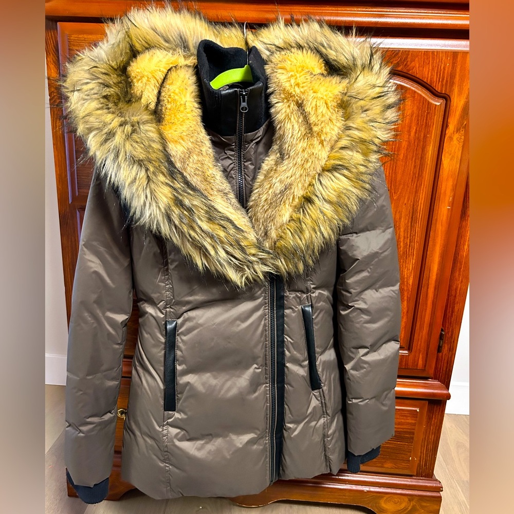 Luscious brand faux fur puffer jacket size Small